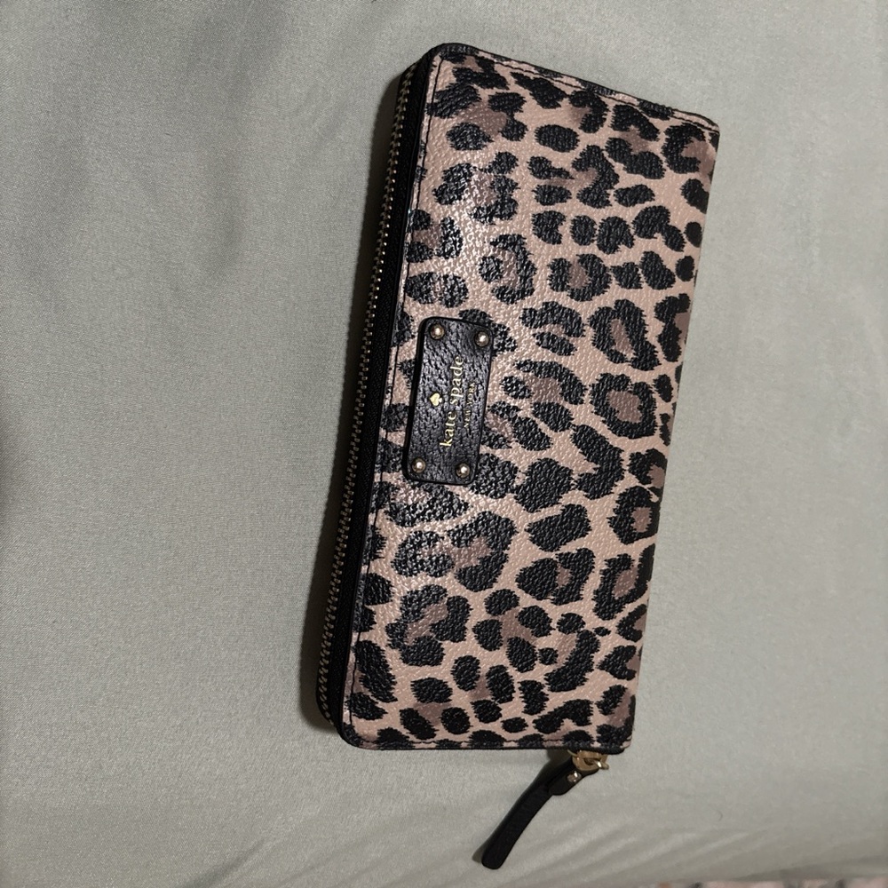 Chic Leopard Print Wallet